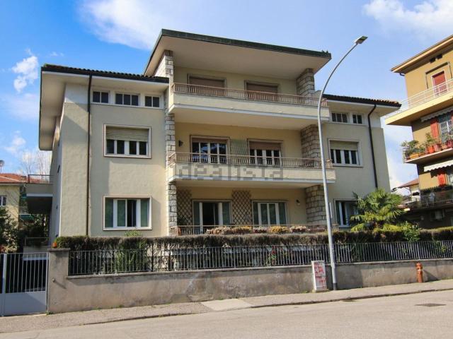 Appartamento in vendita di 280 m² in Via G. Segantini, 1
