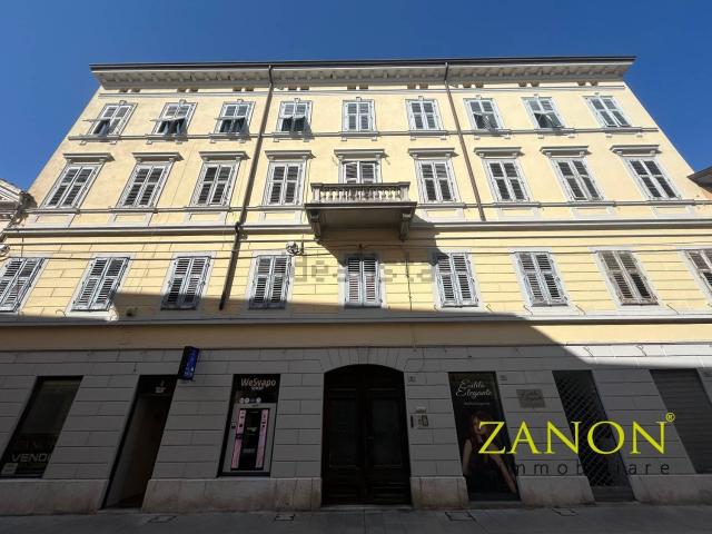 Appartamento in vendita di 280 m² in Via Giuseppe Garibaldi, 11