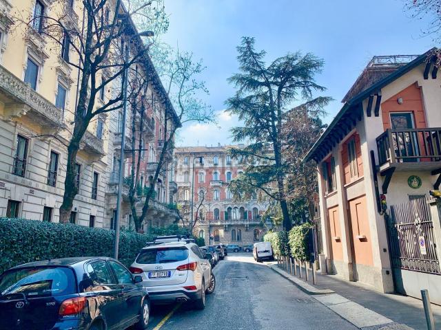 Appartamento in vendita di 280 m² in Via Giuseppe Rovani
