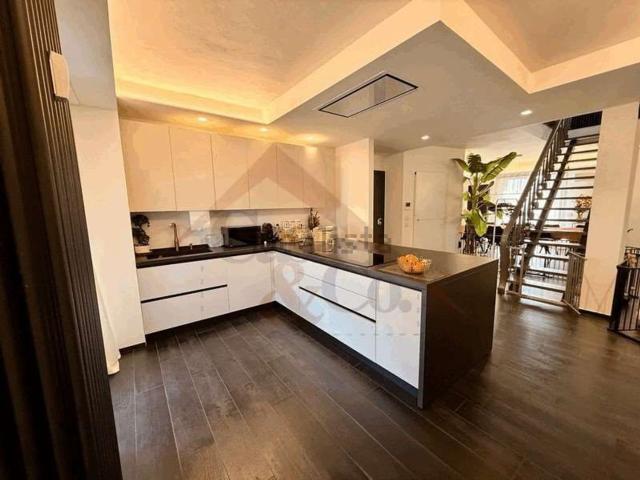 Appartamento in vendita di 280 m² in Via Giovanni Battista Morgagni, 15