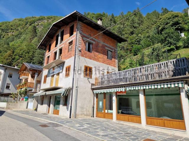 Appartamento in vendita di 280 m² in Via degli Alpini