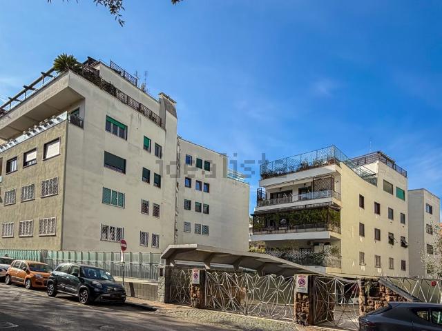 Appartamento in vendita di 280 m² in Via degli Appennini
