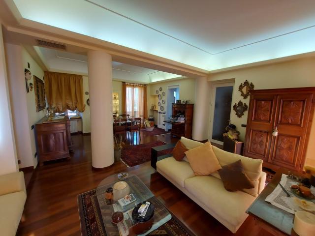 Appartamento in vendita di 280 m² in Via del Roggetto, 59