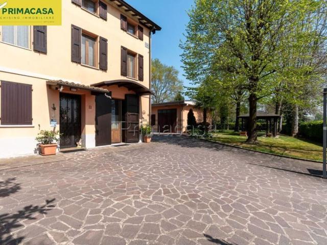 Appartamento in vendita di 280 m² in Via Felicità, 11