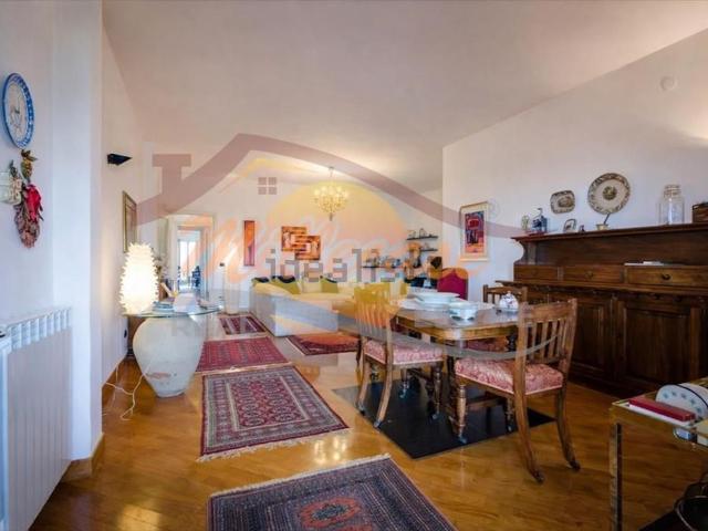 Appartamento in vendita di 280 m² in Viale Scala Greca