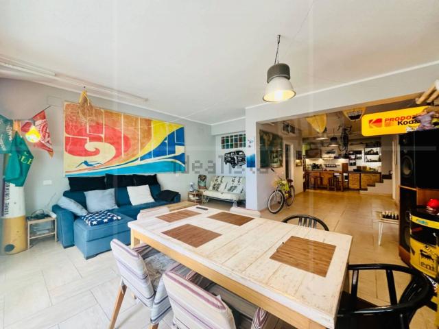 Appartamento in vendita di 281 m² in Via Lamporecchio, 21
