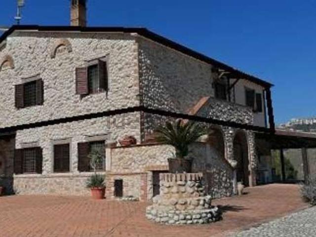Appartamento in vendita di 282 m² in Via Cornazzano