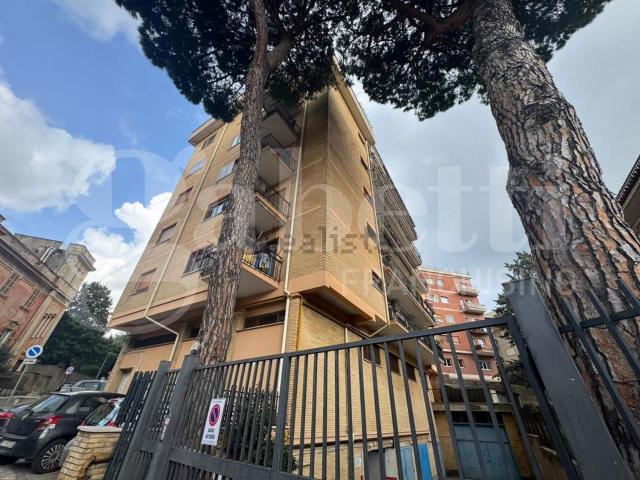 Appartamento in vendita di 283 m² in Via del Crocifisso