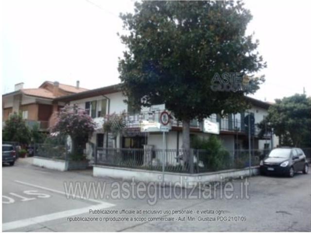 Appartamento in vendita di 284 m² in Via Emilia