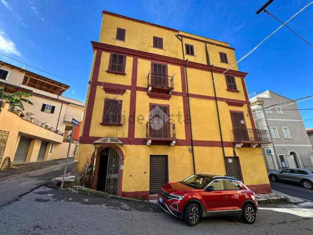 Appartamento in vendita di 284 m² in Via Filippo Giuliani