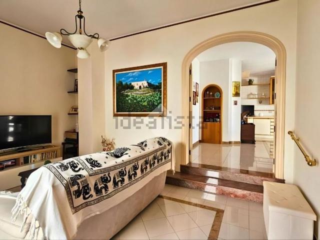 Appartamento in vendita di 284 m² in Via N. Pignatelli, 11