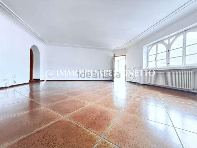 Appartamento in vendita di 285 m² in Via Giosuè Carducci
