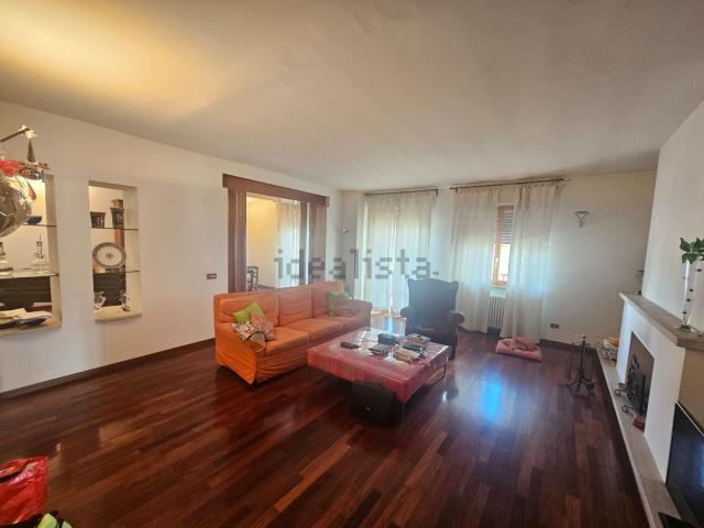 Appartamento in vendita di 285 m² in Via Grazia Deledda