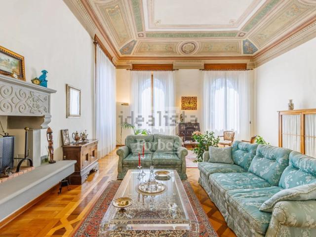Appartamento in vendita di 285 m² in Via del Loretino