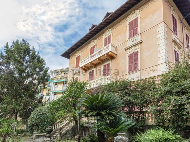 Appartamento in vendita di 285 m² in Via Roma, 39