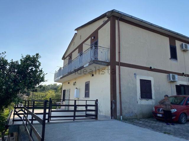 Appartamento in vendita di 286 m² in Via Confine, 4