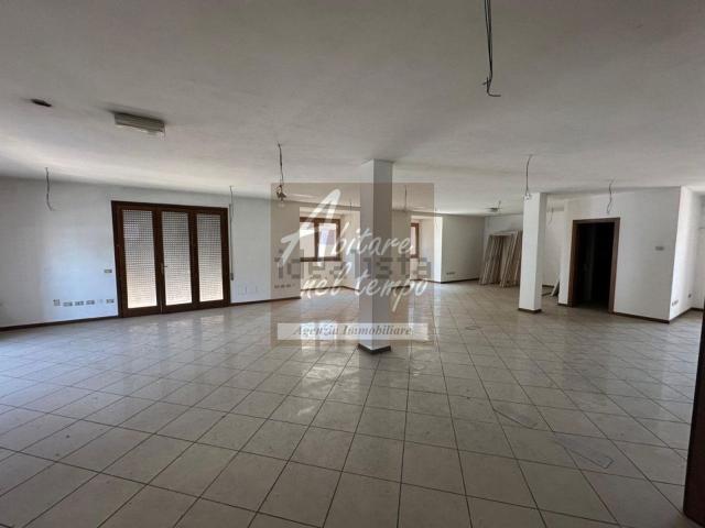 Appartamento in vendita di 286 m² in Via Valsugana