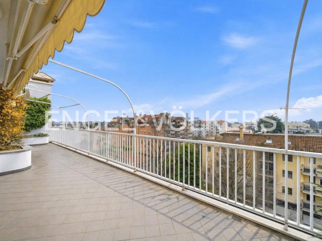 Appartamento in vendita di 287 m² in Via Giovanni Battista Pergolesi, 4