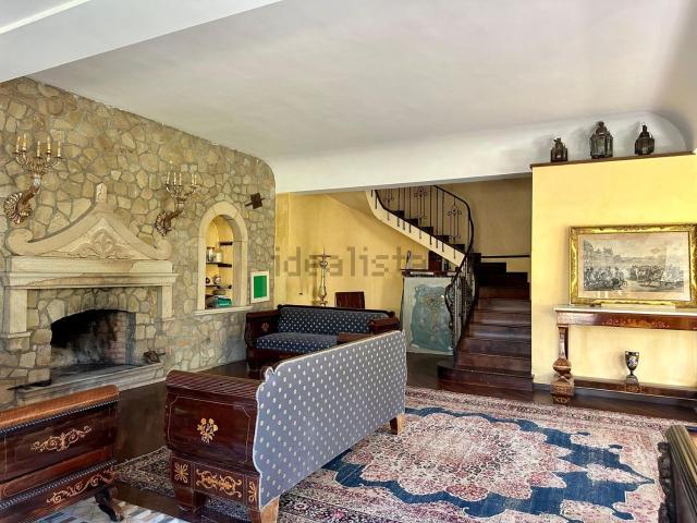 Appartamento in vendita di 288 m² in Via Longano, 147