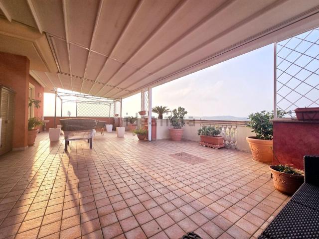 Appartamento in vendita di 289 m² in Via la Pastora