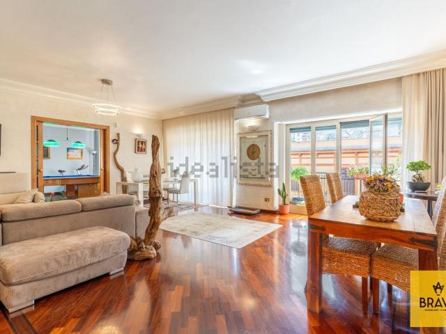 Appartamento in vendita di 289 m² in Via Marchese di Roccaforte, 39
