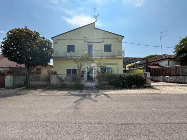 Appartamento in vendita di 290 m² in Via 28ª Brigata Garibaldi, 12