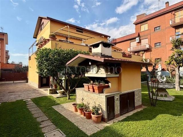 Appartamento in vendita di 290 m² in Via Giulio Emanuele Rizzo