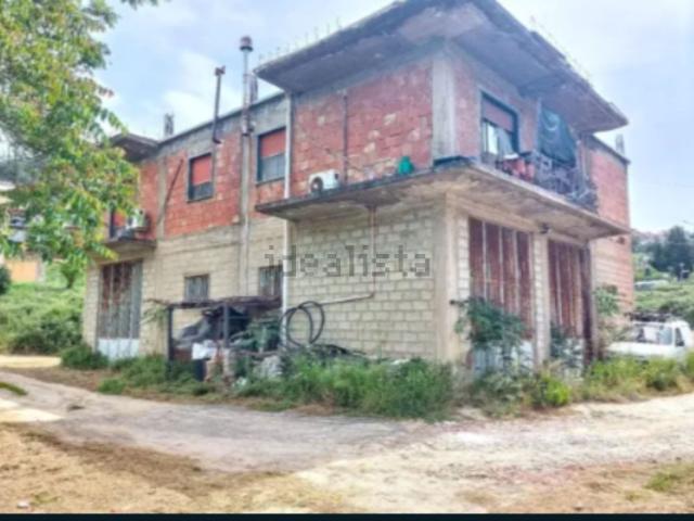 Appartamento in vendita di 290 m² in Via Giovanni Falcone