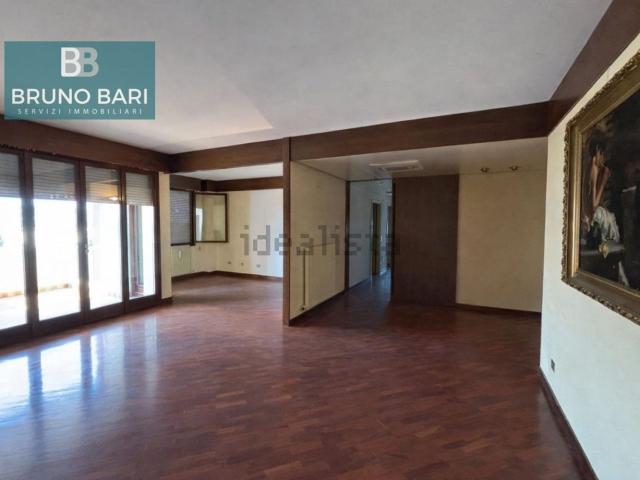Appartamento in vendita di 290 m² in Via Montereale