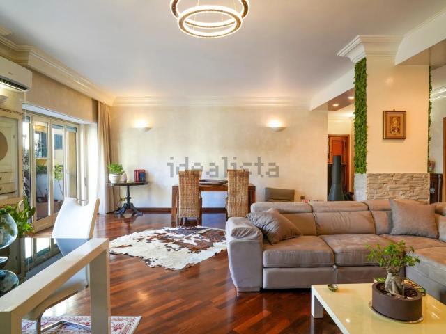 Appartamento in vendita di 290 m² in Via Marchese di Roccaforte, 39