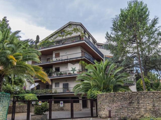 Appartamento in vendita di 290 m² in Via Massimi