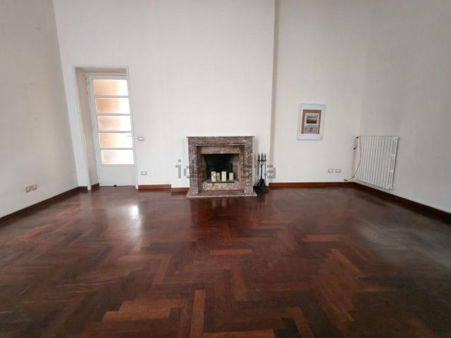 Appartamento in vendita di 290 m² in Via N. Morello, 40