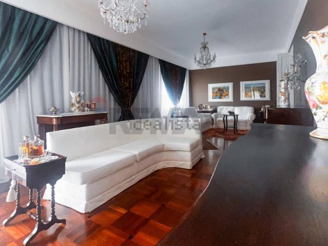 Appartamento in vendita di 290 m² in Via Notar Ganci, 1