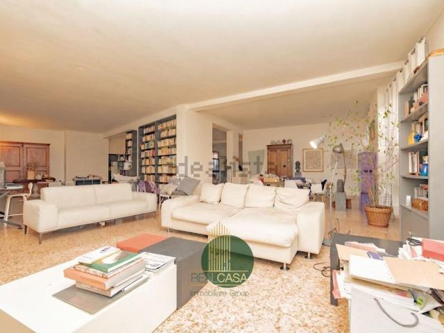 Appartamento in vendita di 290 m² in Via Privata Giovanni Battista Carta, 3