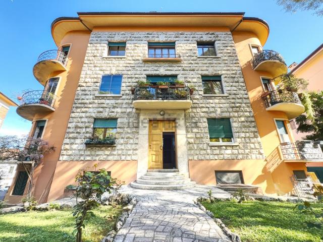 Appartamento in vendita di 290 m² in Viale Dante, 49