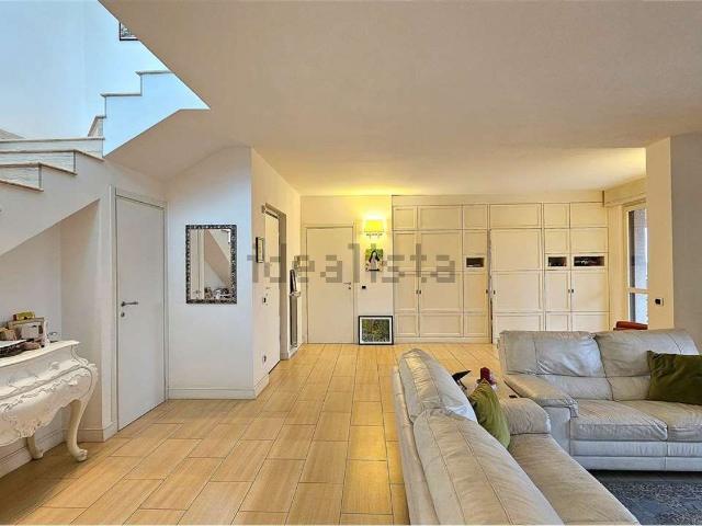 Appartamento in vendita di 290 m² in Viale della Repubblica