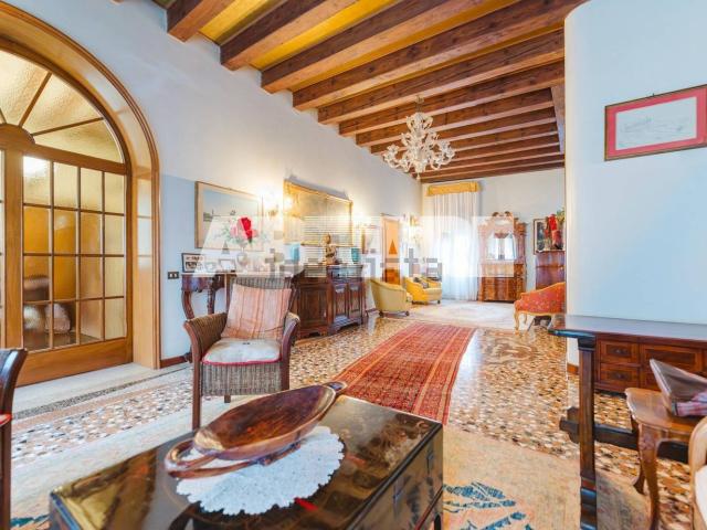 Appartamento in vendita di 290 m² in Sestiere Cannaregio, 5503
