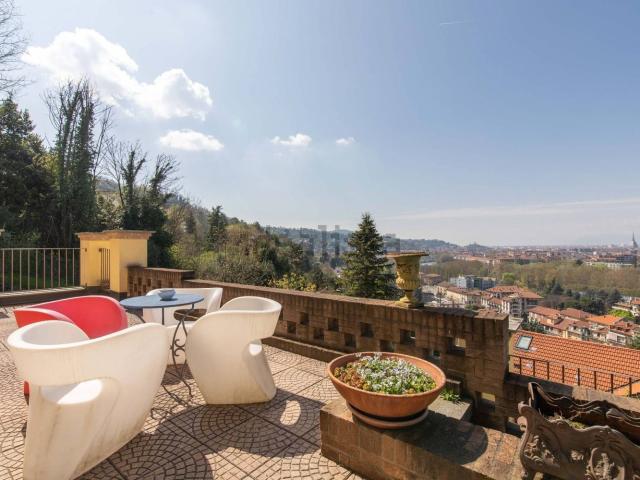Appartamento in vendita di 290 m² in Strada Comunale di Mongreno