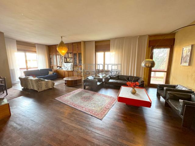Appartamento in vendita di 291 m² in Via Giuseppe Baretti, 4