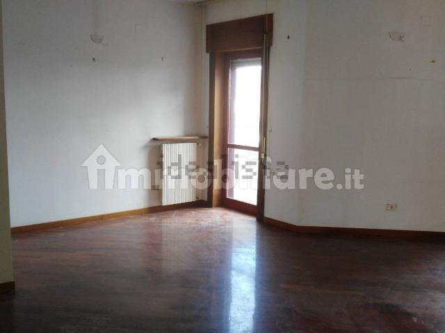 Appartamento in vendita di 291 m² in Via Giuseppe Garibaldi
