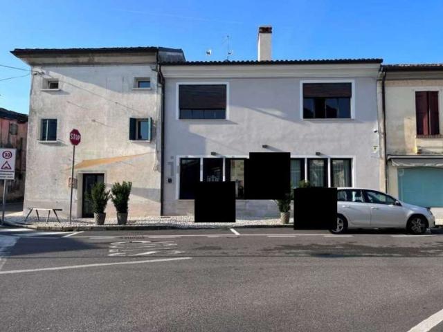 Appartamento in vendita di 291 m² in Via Francesco Baracca