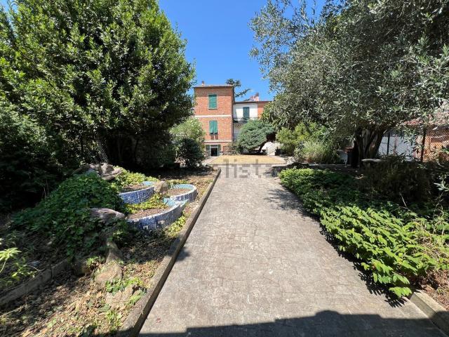Appartamento in vendita di 292 m² in Via della Resistenza, 49