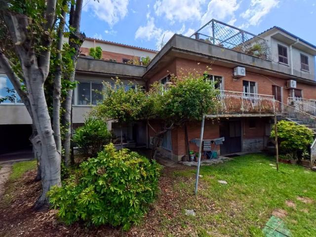 Appartamento in vendita di 292 m² in Via Simonelli, 91