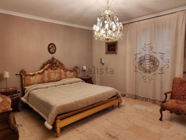 Appartamento in vendita di 293 m² in Via Aldo Moro, 8