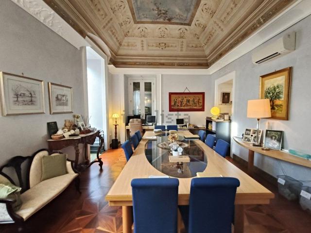 Appartamento in vendita di 293 m² in Via Gaetano Donizetti