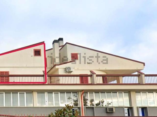 Appartamento in vendita di 293 m² in Via Papa Giovanni XXIII, 11