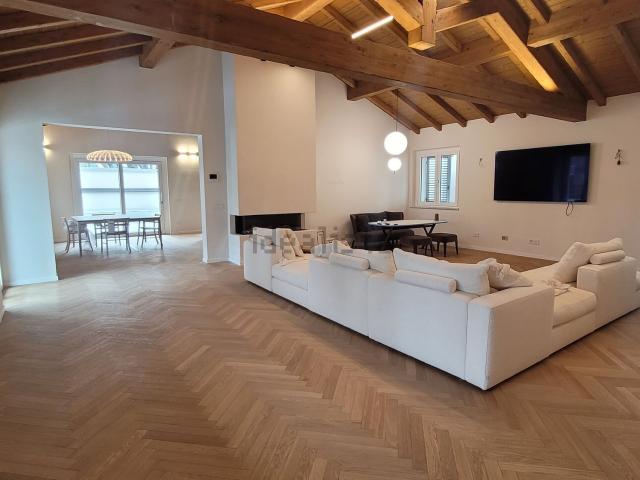 Appartamento in vendita di 293 m² in Corso Giuseppe Garibaldi