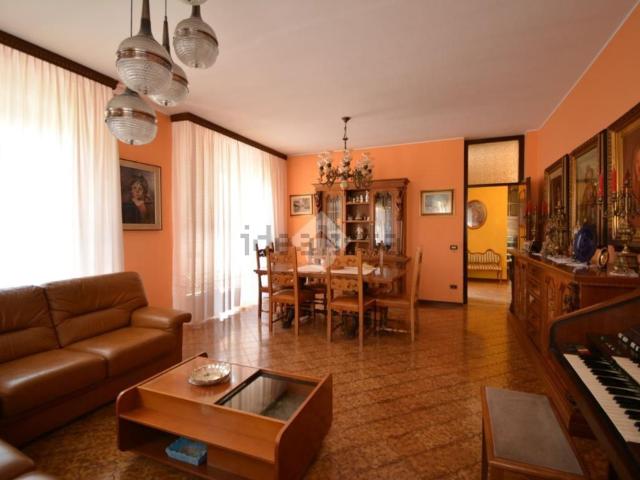 Appartamento in vendita di 294 m² in Via Antonio Gramsci, 12