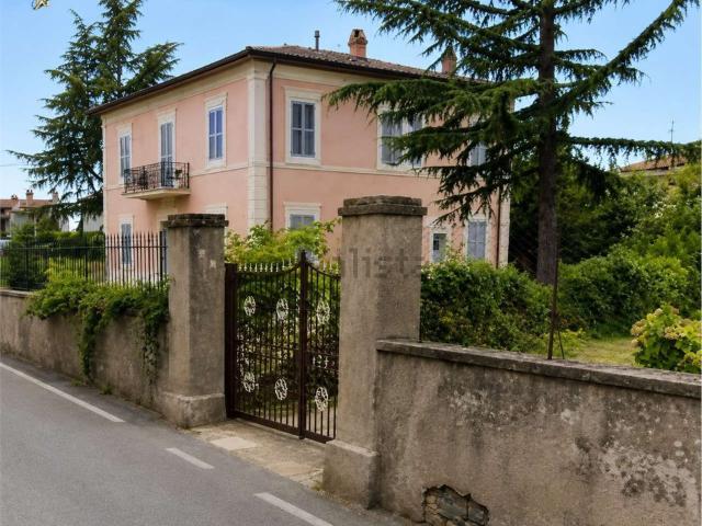 Appartamento in vendita di 294 m² in Via Blera