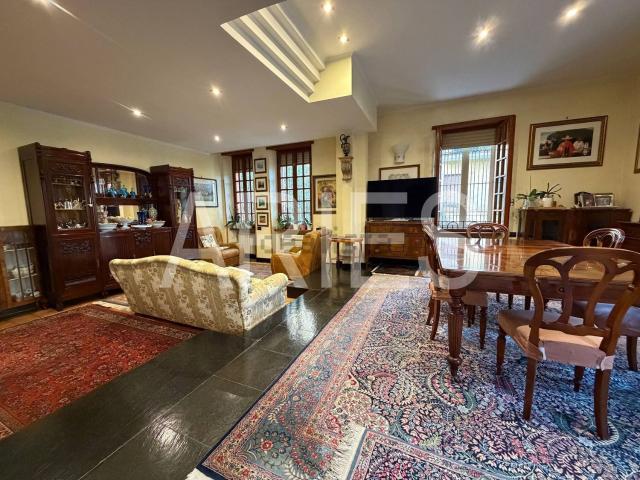 Appartamento in vendita di 294 m² in Via dei Navicellari, 2